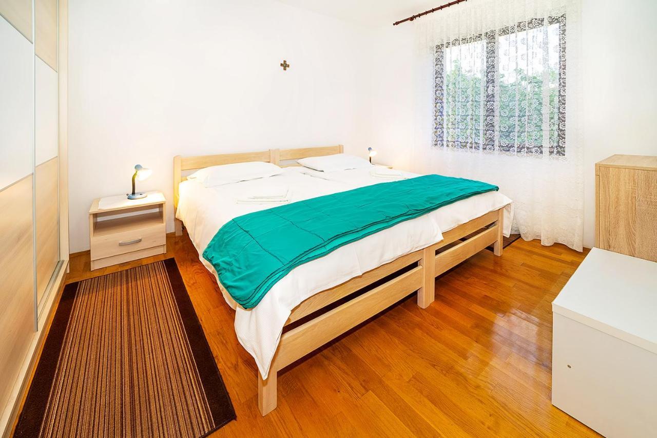 Apartments Jurina Krk Town Exterior photo