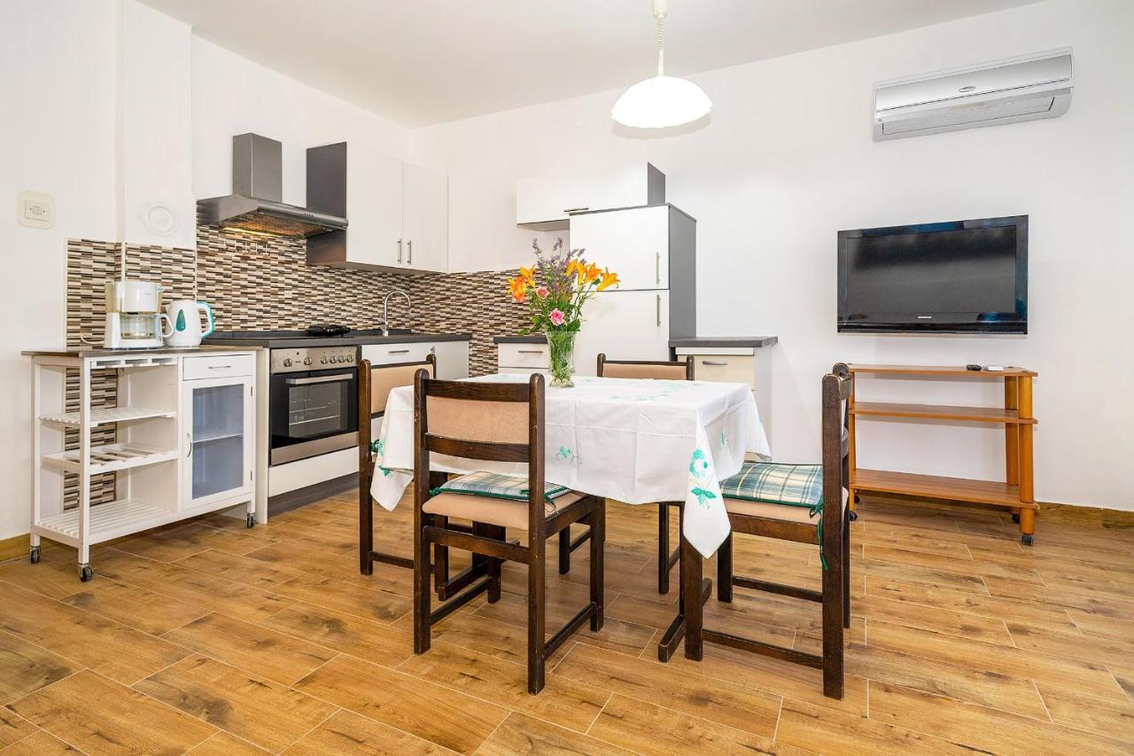 Apartments Jurina Krk Town Exterior photo